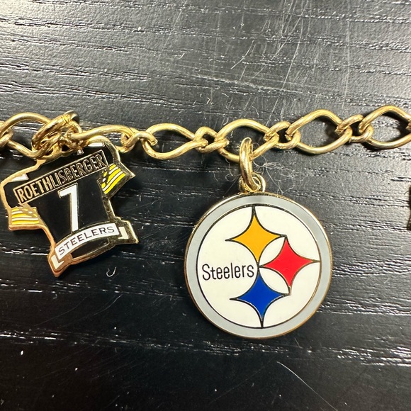 Pittsburgh Steelers gold bracelet with five charms - Picture 3 of 4